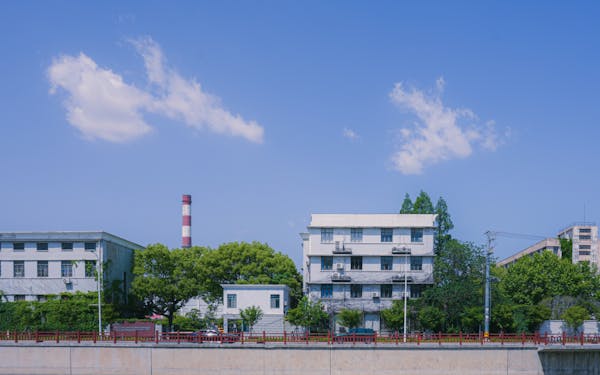 菲律賓工業廠辦投資指南：2025年最全面市場分析與選址建議